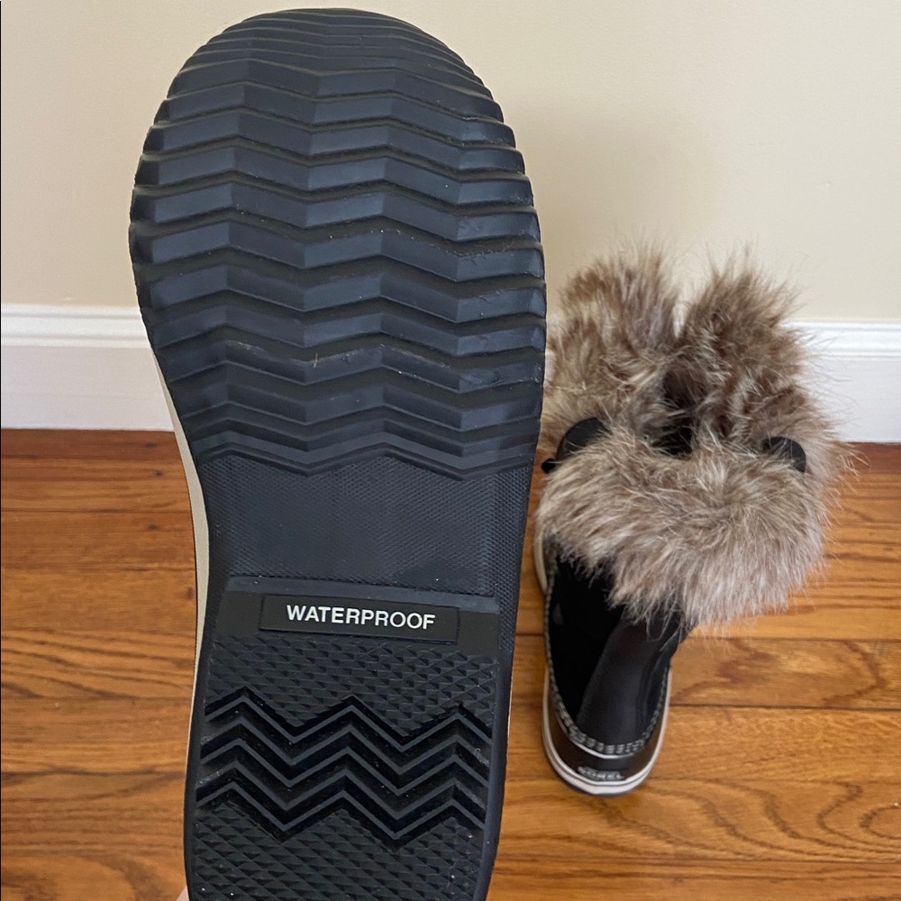 NWT Sorel Black Waterproof Winter Boots with Fur Trim - Picture 4 of 6